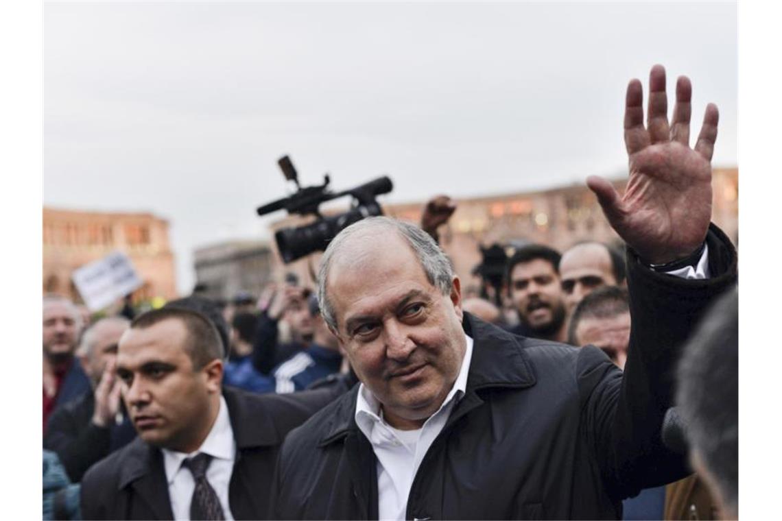 Armeniens Präsident Sarkissjan tritt zurück Sein Rücktritt sei keine emotionale Entscheidung, sondern entspreche einer gewissen Logik, so Armen Sarkissjan. Foto: Karo Sahakyan/PAN Photo/AP/dpa