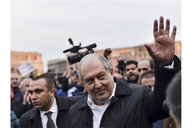 Sein Rücktritt sei keine emotionale Entscheidung, sondern entspreche einer gewissen Logik, so Armen Sarkissjan. Foto: Karo Sahakyan/PAN Photo/AP/dpa