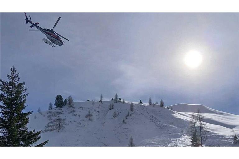 Sein Tourenpartner blieb unverletzt und wurde per Hubschrauber ins Tal gebracht. (Symbolbild)