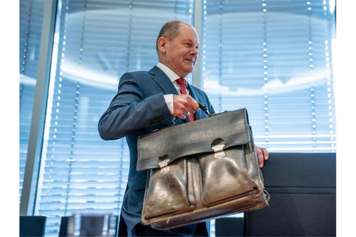 Wirecard: Opposition will Druck auf Regierung hoch halten Seine Aussagen im Wirecard-Finanzausschuss waren für die Opposition nicht ausreichend: Finanzminister Olaf Scholz. Foto: Michael Kappeler/dpa