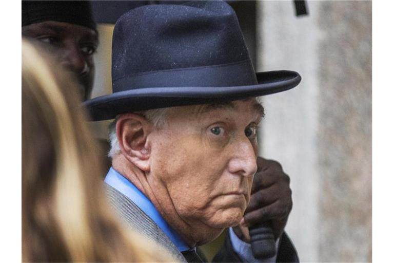 Seine bevorstehende Anklage sorgt für ein Politikum: Roger Stone, langjähriger Vertrauter von US-Präsident Trump. Foto: Manuel Balce Ceneta/AP/dpa