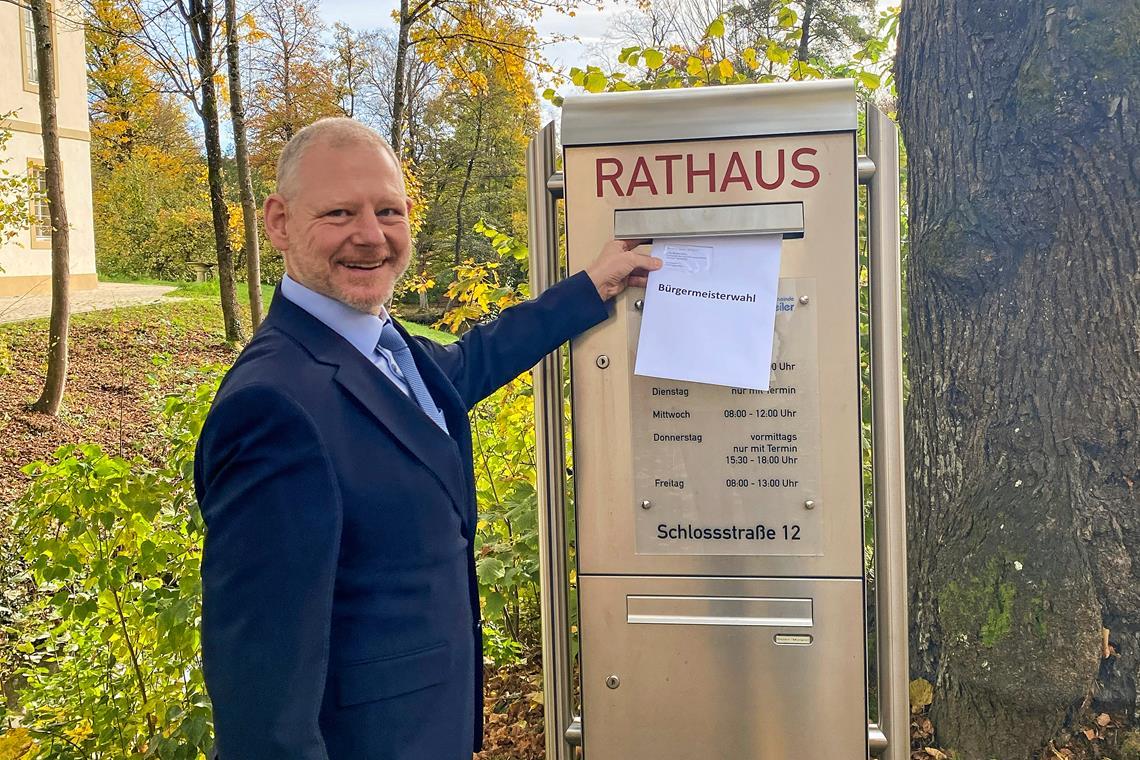 Ein weiterer Bewerber für Oppenweiler Seine Bewerbung hat Heiko Eberhard als zweiter offizieller Bewerber im Rathaus eingereicht. Foto: privat