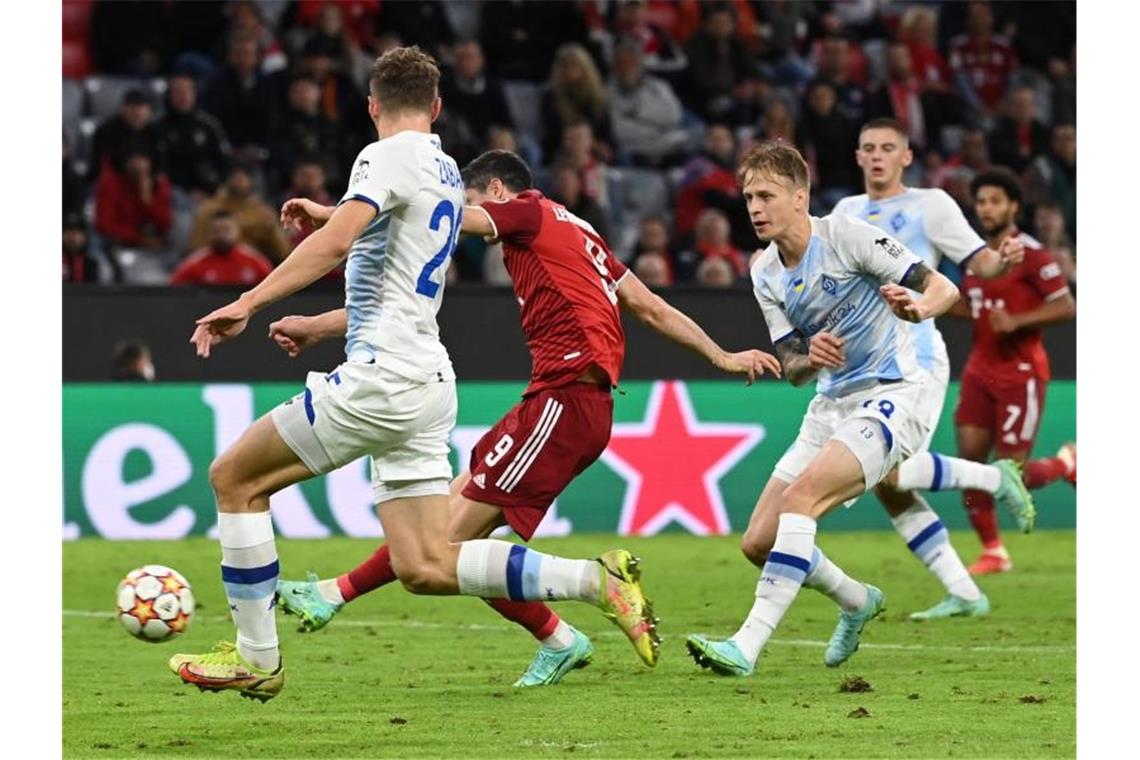 Lewandowski eröffnet Torgala - Kiew gegen Bayern chancenlos Seinen zweiten Treffer erzielte Lewandowski aus dem Spiel heraus. Foto: Sven Hoppe/dpa