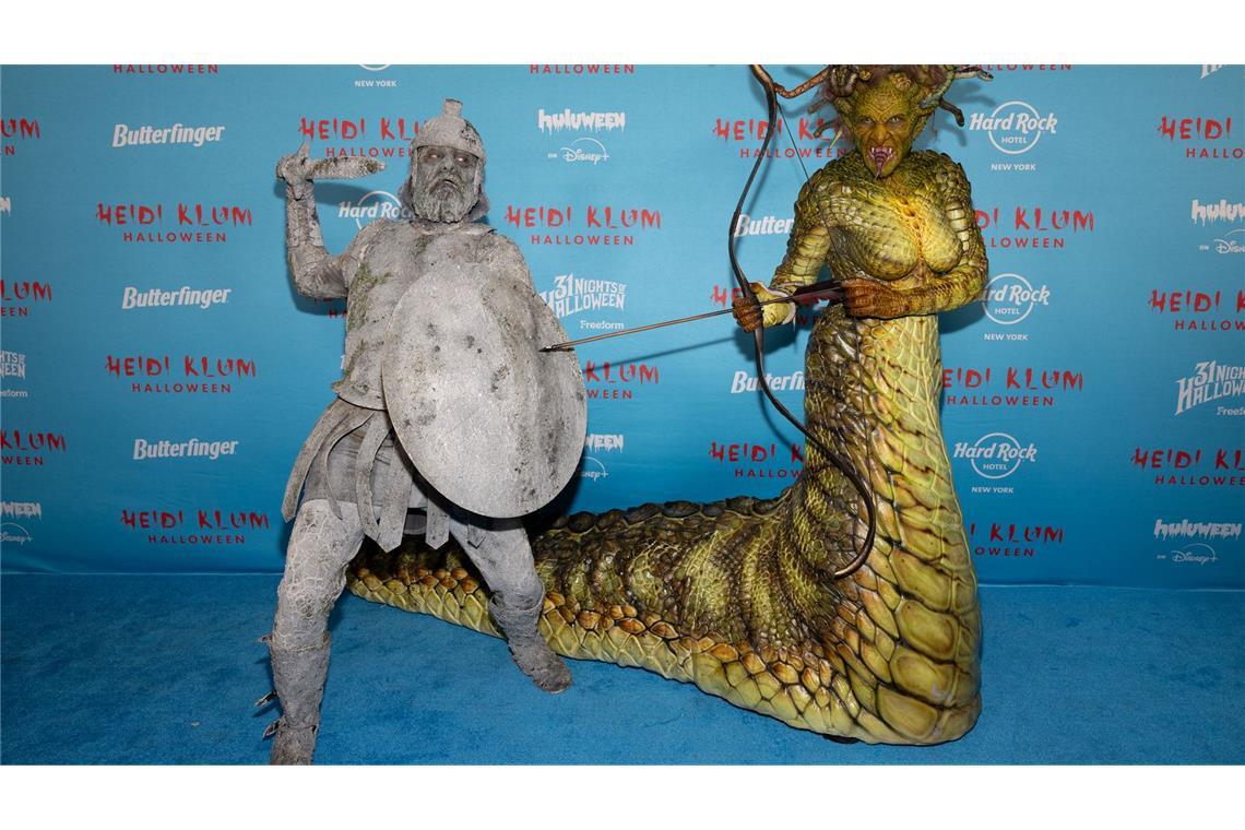 Heidi Klum als monströse Medusa - Tom zu Stein erstarrt