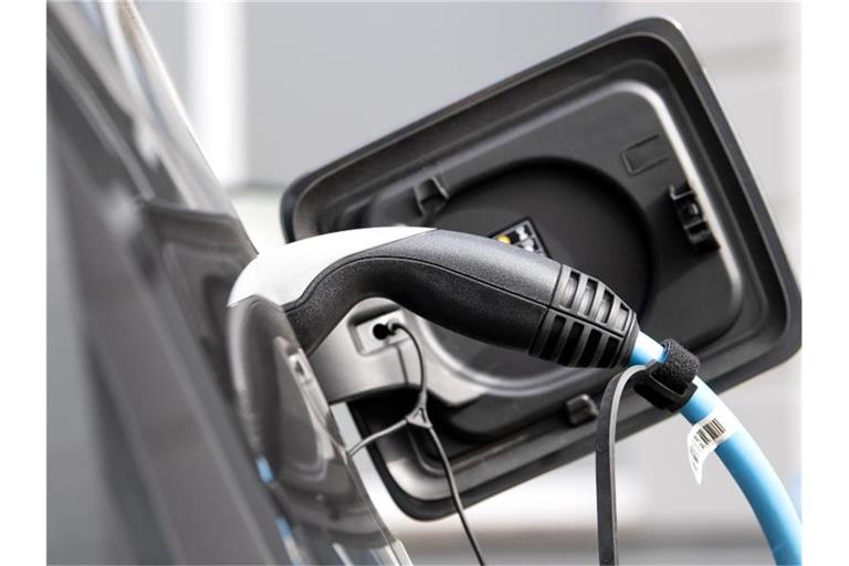 Seit 2016 wurden auf rund 965.000 Anträge hin staatliche Prämien für E-Autos ausgezahlt. Foto: Sven Hoppe/dpa