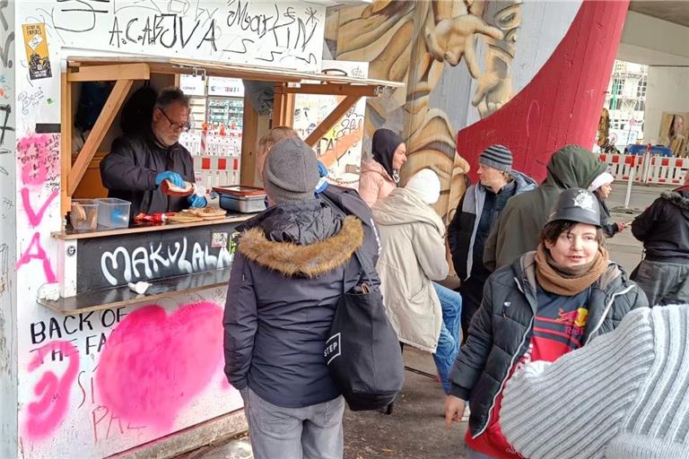 Seit 2022 verteilt ein Backnanger Ehepaar warmes Essen an Suchtkranke. Foto: privat