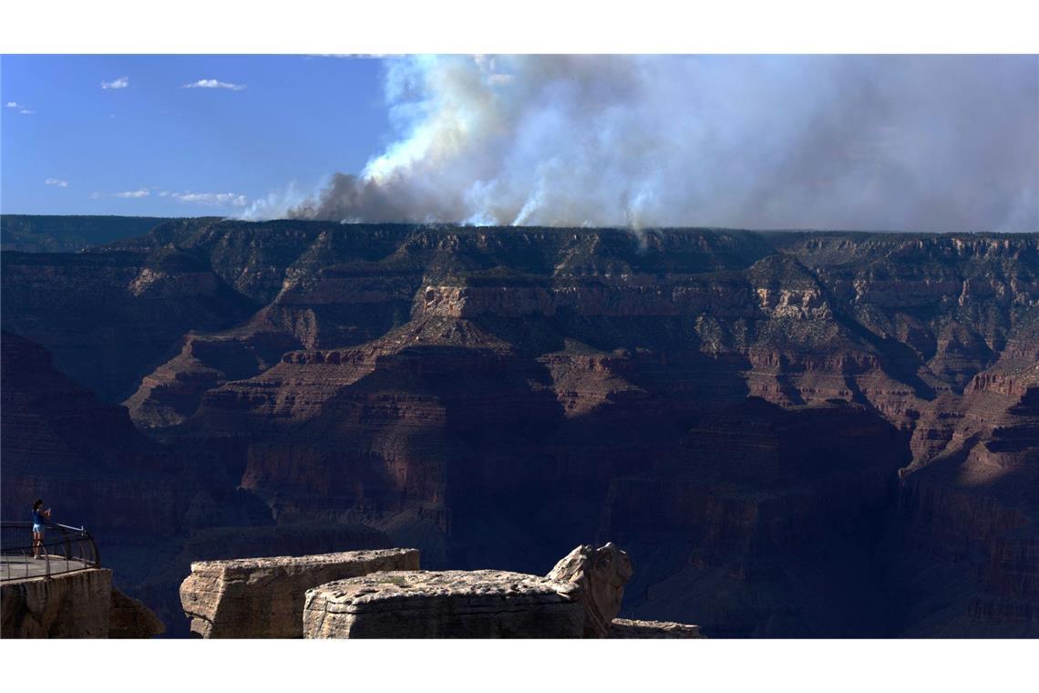 Rauchwolken über dem Grand Canyon: Feuer weitet sich aus Seit Anfang Juli brennt das "Dragon Bravo Fire" bereits.
