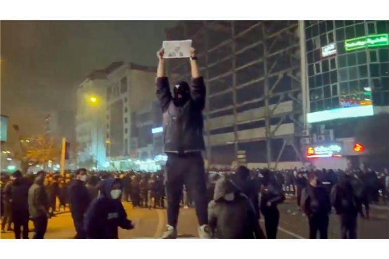 Seit bald zwei Wochen gehen Menschen im Iran auf die Straße.