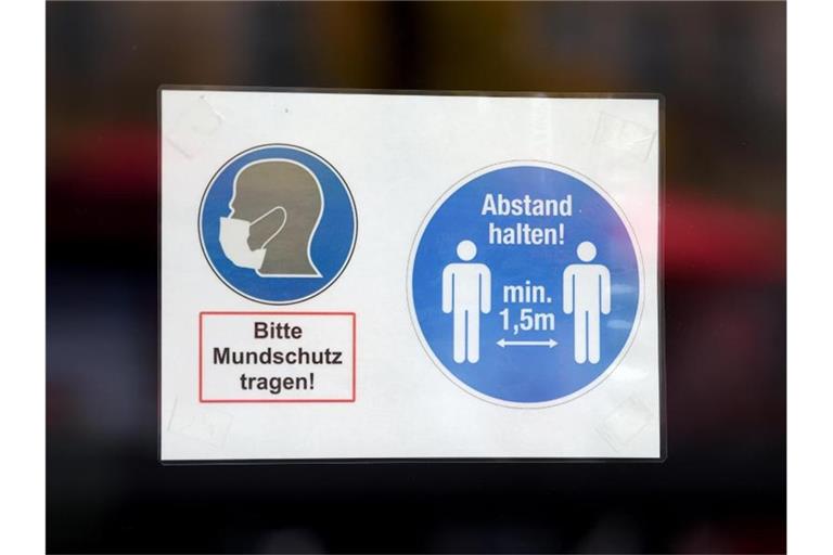 Seit Beginn der Pandemie sind in Deutschland mehr als 56.000 Menschen an oder unter Beteiligung einer nachgewiesenen Corona-Infektion gestorben. Foto: Kira Hofmann/dpa-Zentralbild/dpa