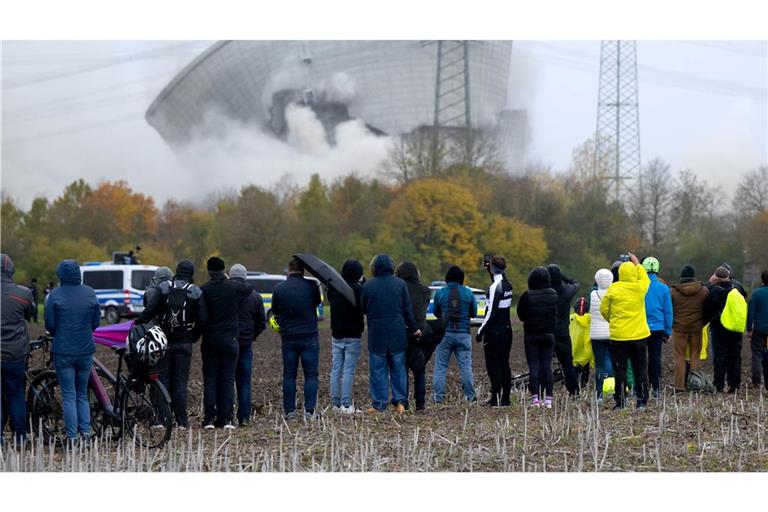 Seit dem Ausstieg aus der Kernenergie 2023 machen Atommeiler in Deutschland meist durch Sprengungen auf sich aufmerksam. Die CSU will die Technologie nun aber wieder ins Land zurückholen - mit modernen Mini-Atommeilern. (Symbolbild)