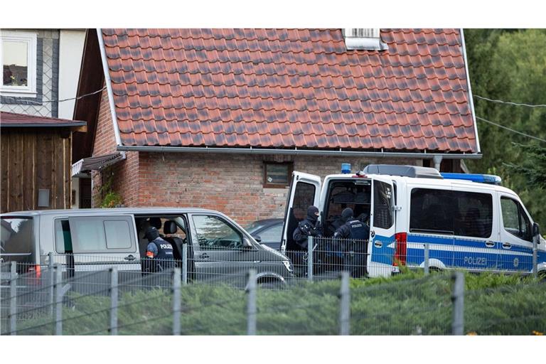 Seit dem Morgen läuft eine Razzia im Rockermilieu.