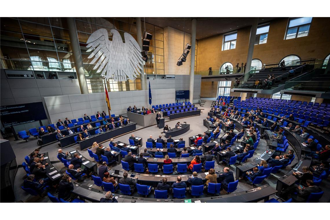 AfD zieht in Umfrage erstmals mit Union gleich Seit der Bundestagswahl geht es für die Union in Umfragen abwärts. (Archivbild)