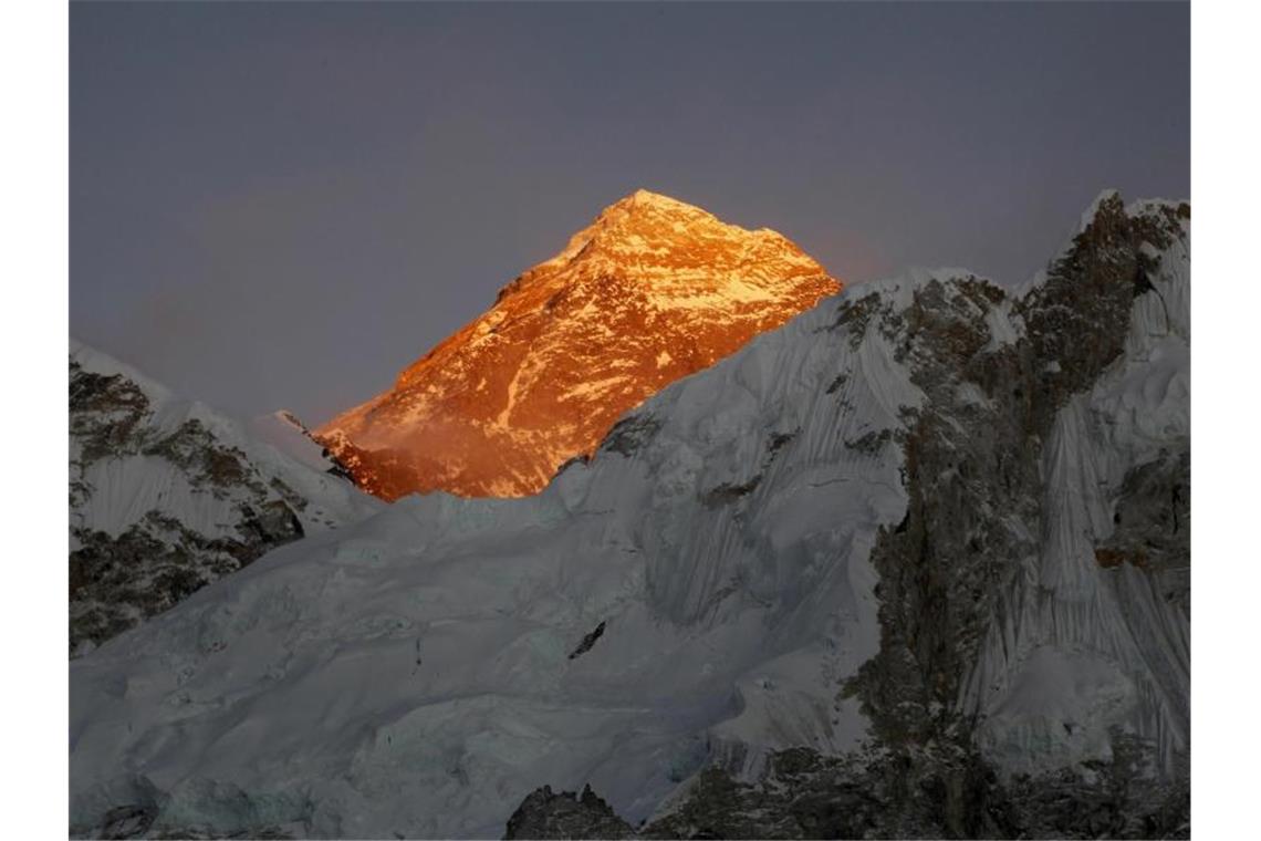 Seit der ersten Besteigung des Everest im Jahr 1953 schafften es inzwischen mehr als 5000 Menschen auf den Gipfel des Bergs. Foto: Tashi Sherpa/AP