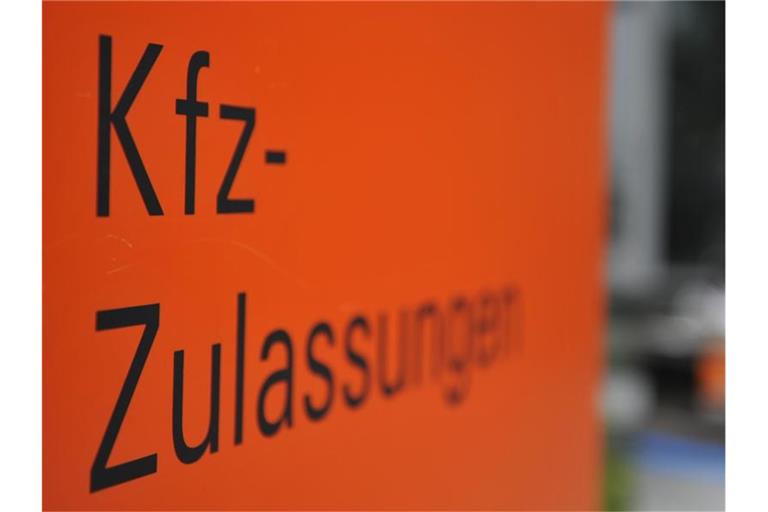 Seit einem Jahrzehnt wurden nicht so wenige Autos zugelassen, wie im vergangenen Jahr. Foto: picture alliance / dpa
