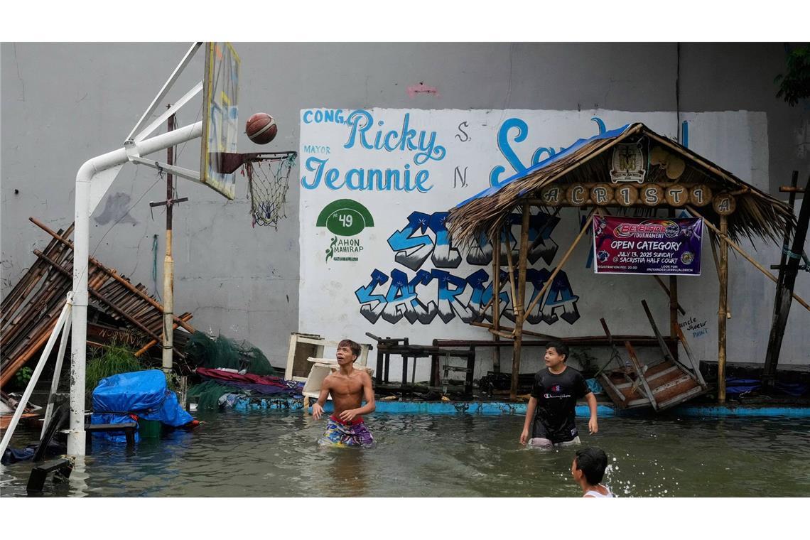 Wetterchaos auf den Philippinen - 280.000 Menschen obdachlos Seit einer Woche haben die Philippinen mit Überschwemmungen zu kämpfen.
