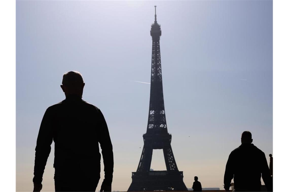Seit Ende Oktober sind Restaurants in Frankreich wegen der Infektionslage geschlossen - doch nicht alle Betreiber scheinen sich an dieses Öffnungsverbot zu halten. Foto: Gao Jing/XinHua/dpa