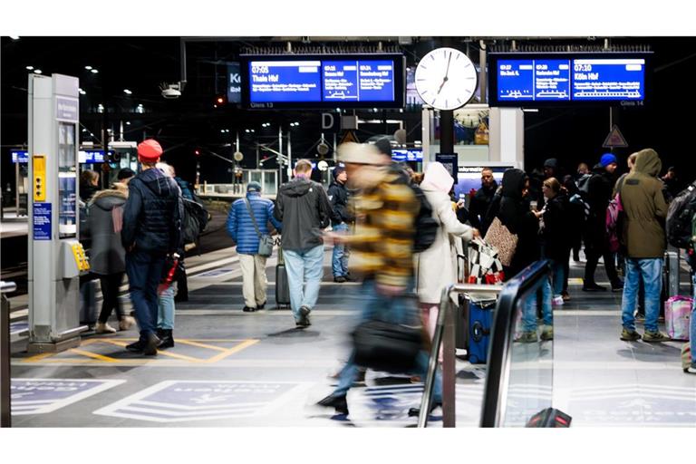 Seit heute gilt bei der Deutschen Bahn und auch an vielen weiteren Stellen im öffentlichen Nahverkehr ein neuer Fahrplan.