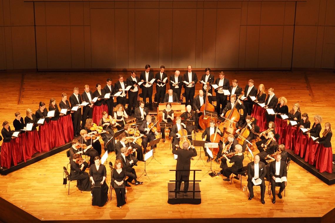 Seit Jahren gastiert schon der Wahlbacknanger Frieder Bernius in der Reihe „Bernius in Backnang“ mit seinem Kammerchor und der Hofkapelle Stuttgart im Bürgerhaus. Foto: Musikpodium