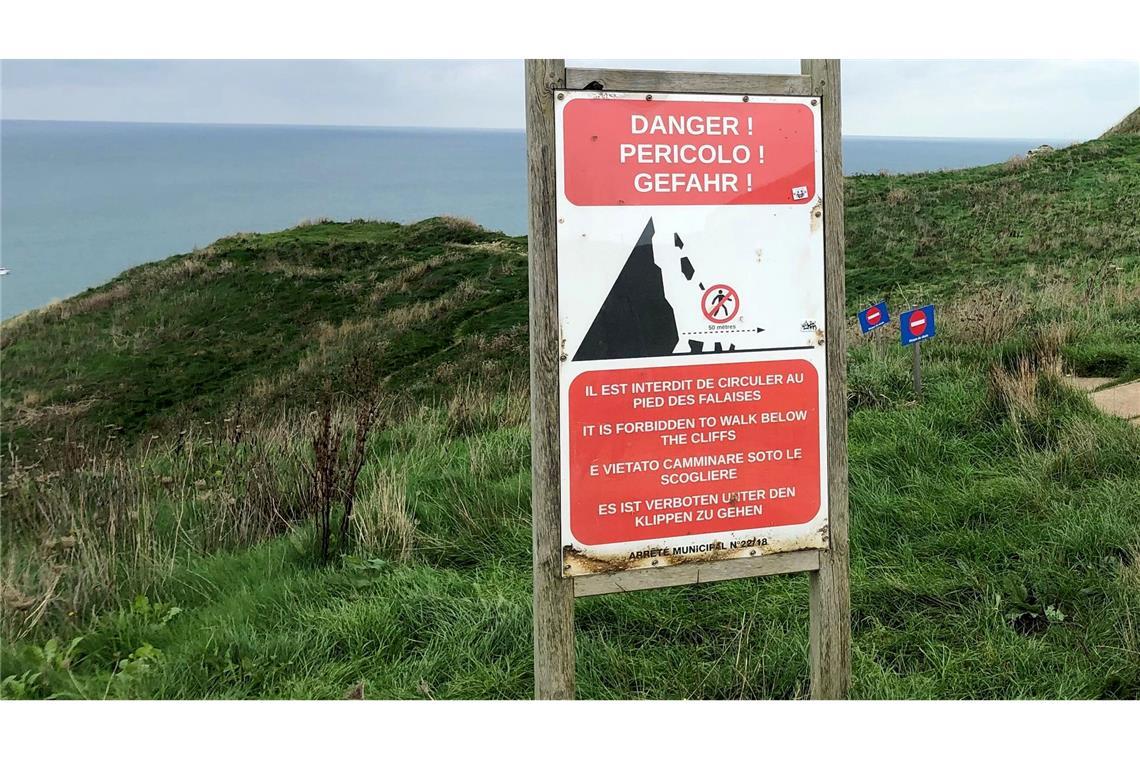 Touristen dürfen Felsen von Étretat nicht mehr betreten Seit langem wird vor Felsabbrüchen und Unfällen an den Kreidefelsen von Étretat gewarnt. (Archivbild)