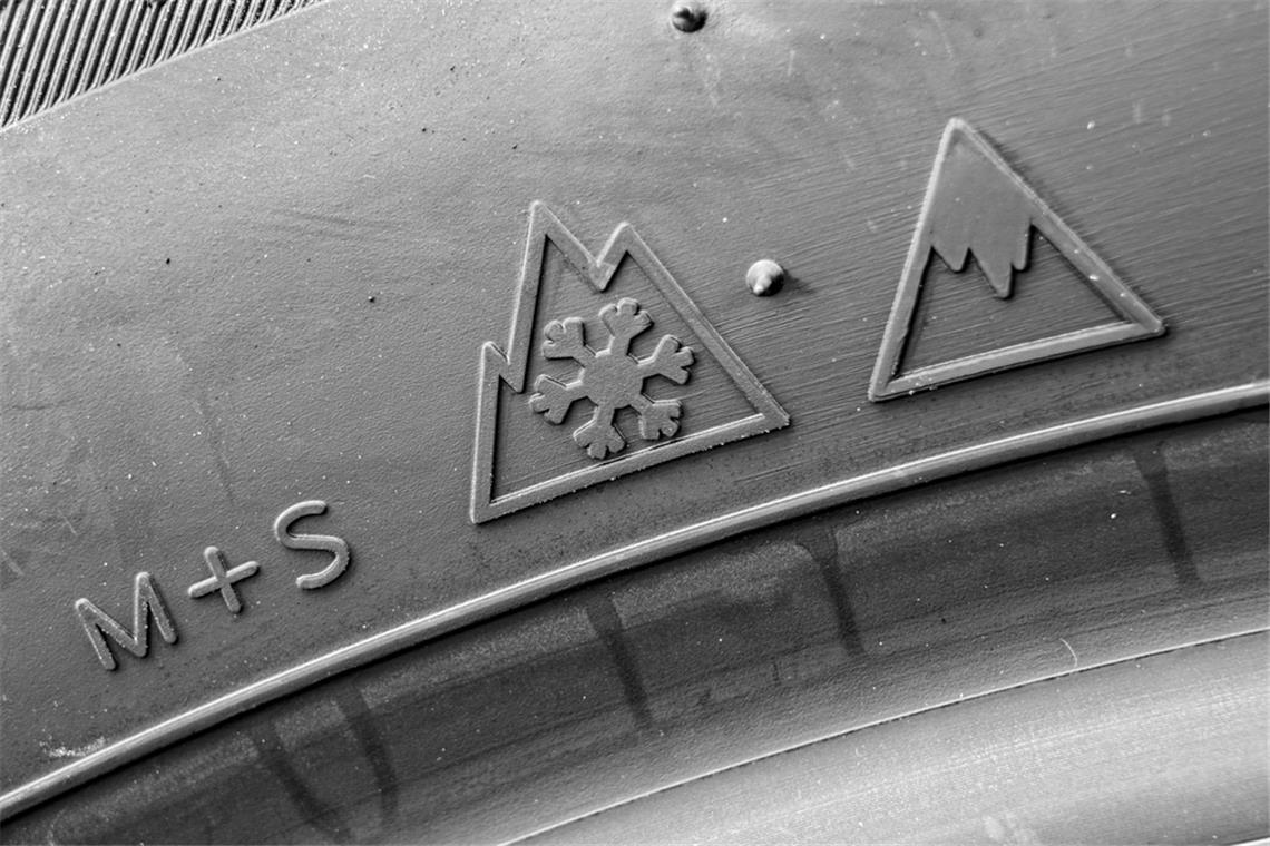 Ist jetzt schon Zeit für Winterreifen? Seit letztem Jahr gelten nur noch Modelle mit dem Alpine-Symbol als zulässige Winterreifen.