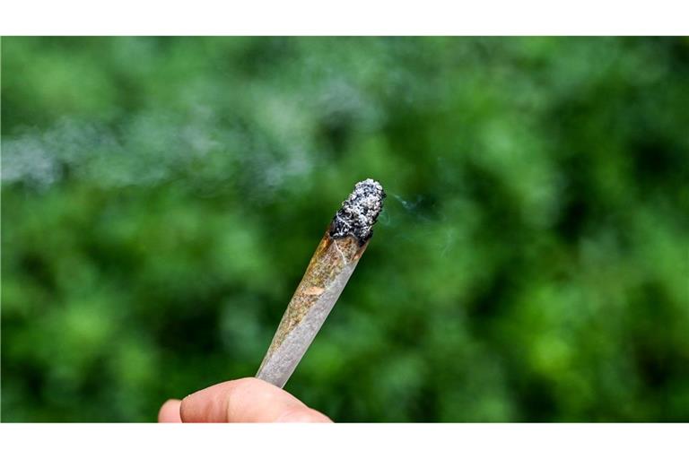 Seit rund zwei Jahren ist Cannabis in Deutschland teilweise legal.