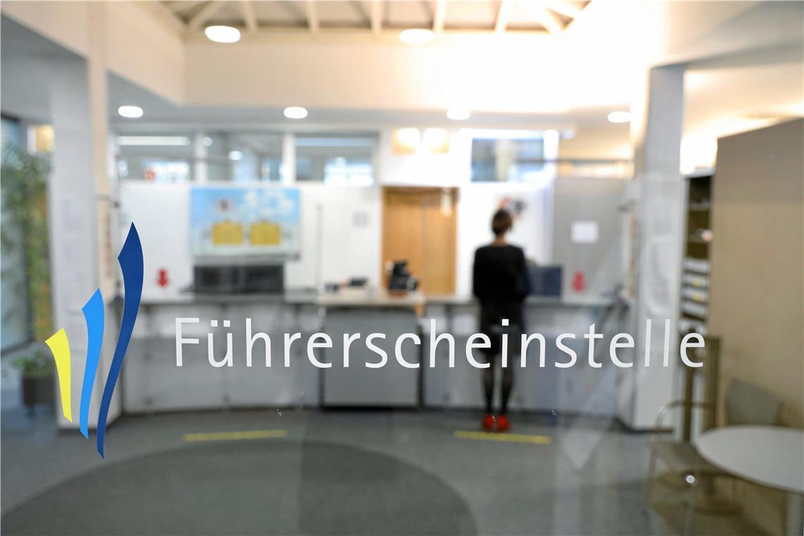 Seit September 2023 können Fahranfänger im Rems-Murr-Kreis ihren ersten Führerscheinantrag online stellen. Symbolfoto: Benjamin Büttner