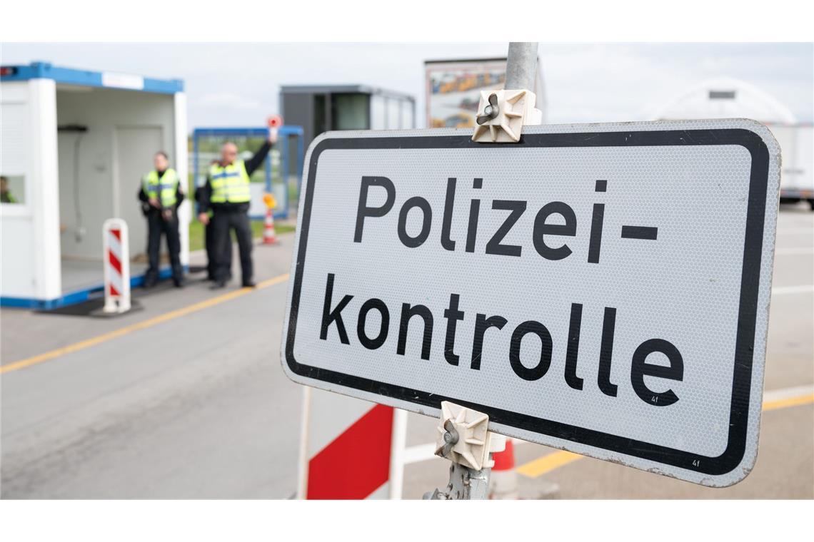 Dobrindt will sofort verschärfte Grenzkontrollen anordnen Seit September 2024 gibt es stationäre Kontrollen an allen deutschen Landgrenzen. (Archivfoto)
