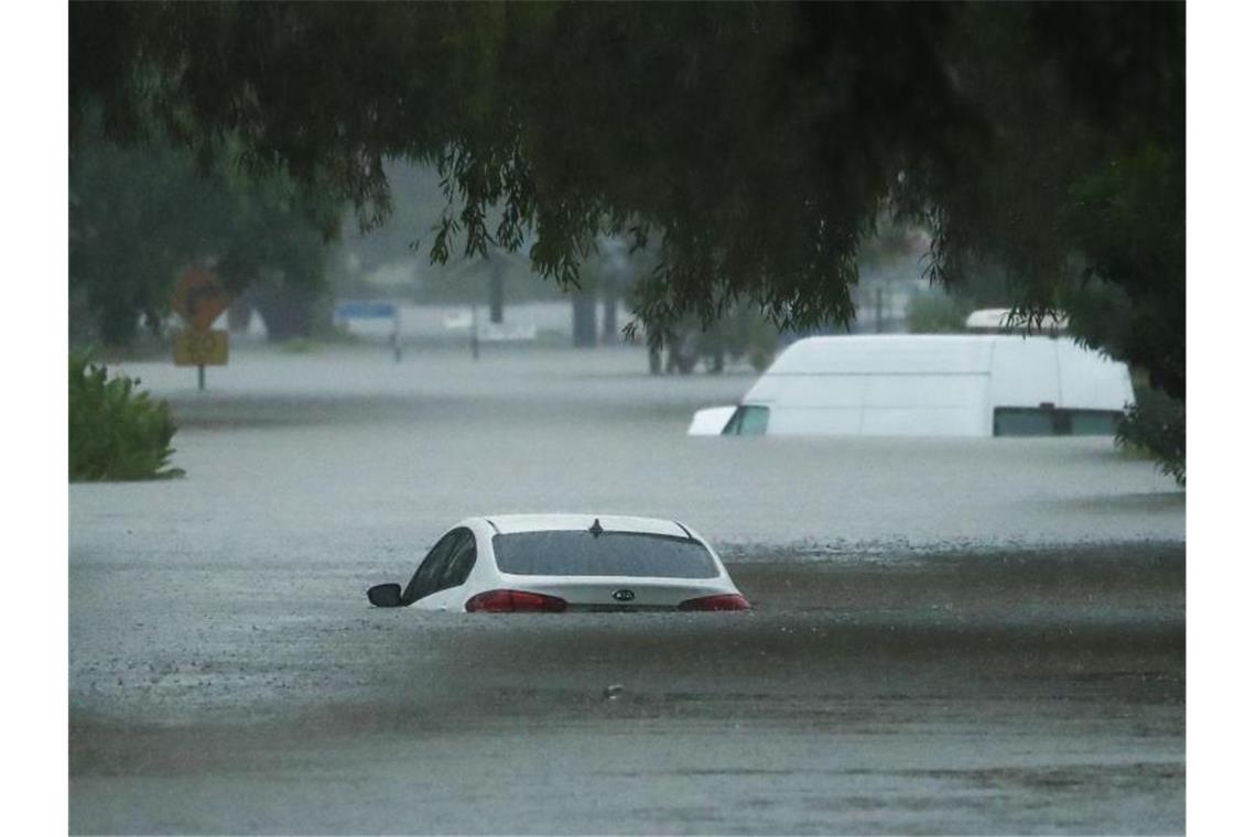 Schwere Überschwemmungen in Australien Seit Tagen anhaltende Regenfälle haben die Pegelstände vielerorts im Nordosten Australiens weiter in die Höhe getrieben. Foto: Jason O’brien/AAP/dpa