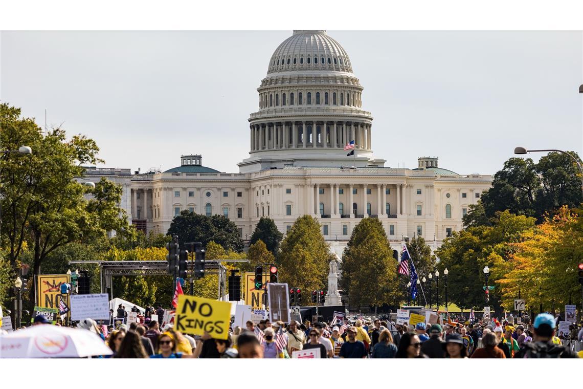 "No Kings": Wieder Massenproteste gegen Trump in den USA Seit Trumps zweitem Amtsantritt hat es in den USA deutlich mehr Demonstrationen gegeben als in seiner ersten Amtszeit.