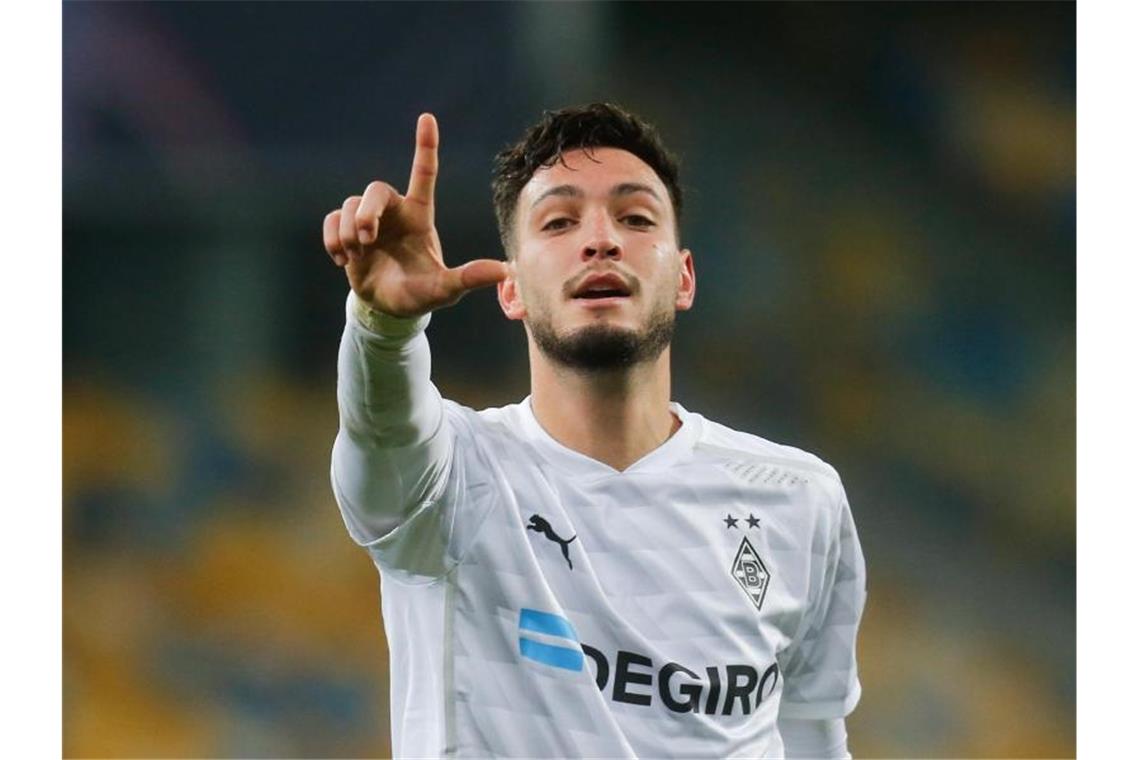 Fußball-Bundesliga am Samstag: Sechs Spiele, sechs Köpfe Seit Wochen fehlt Gladbachs Linksverteidiger Ramy Bensebaini schon. Foto: Efrem Lukatsky/AP/dpa