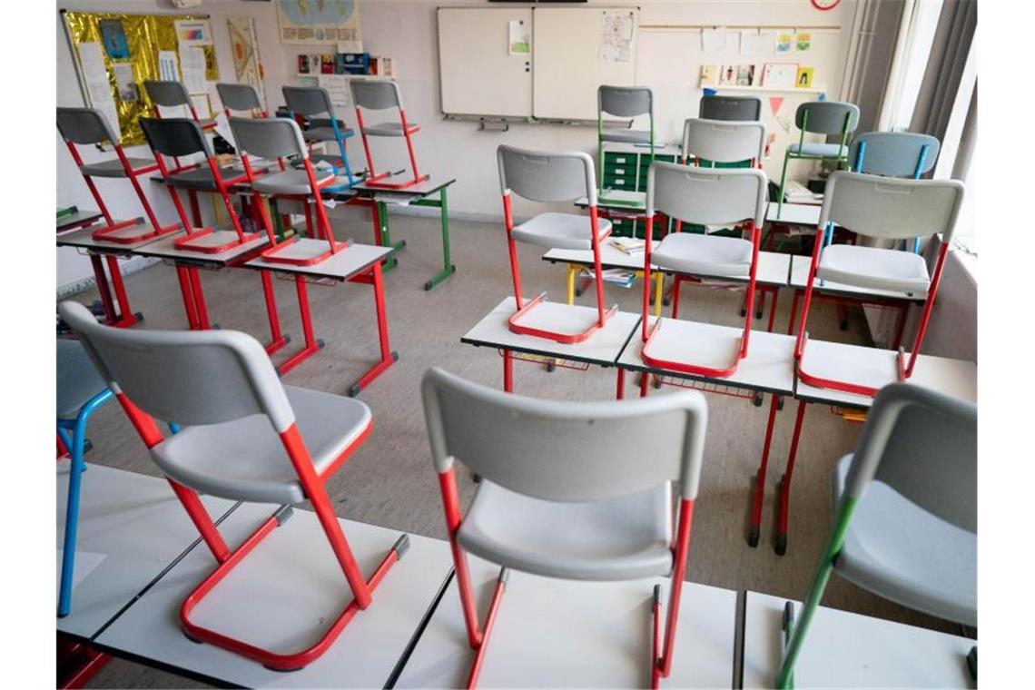 Seit Wochen stehen die Klassenzimmer in Deutschland leer. Foto: Kay Nietfeld/dpa