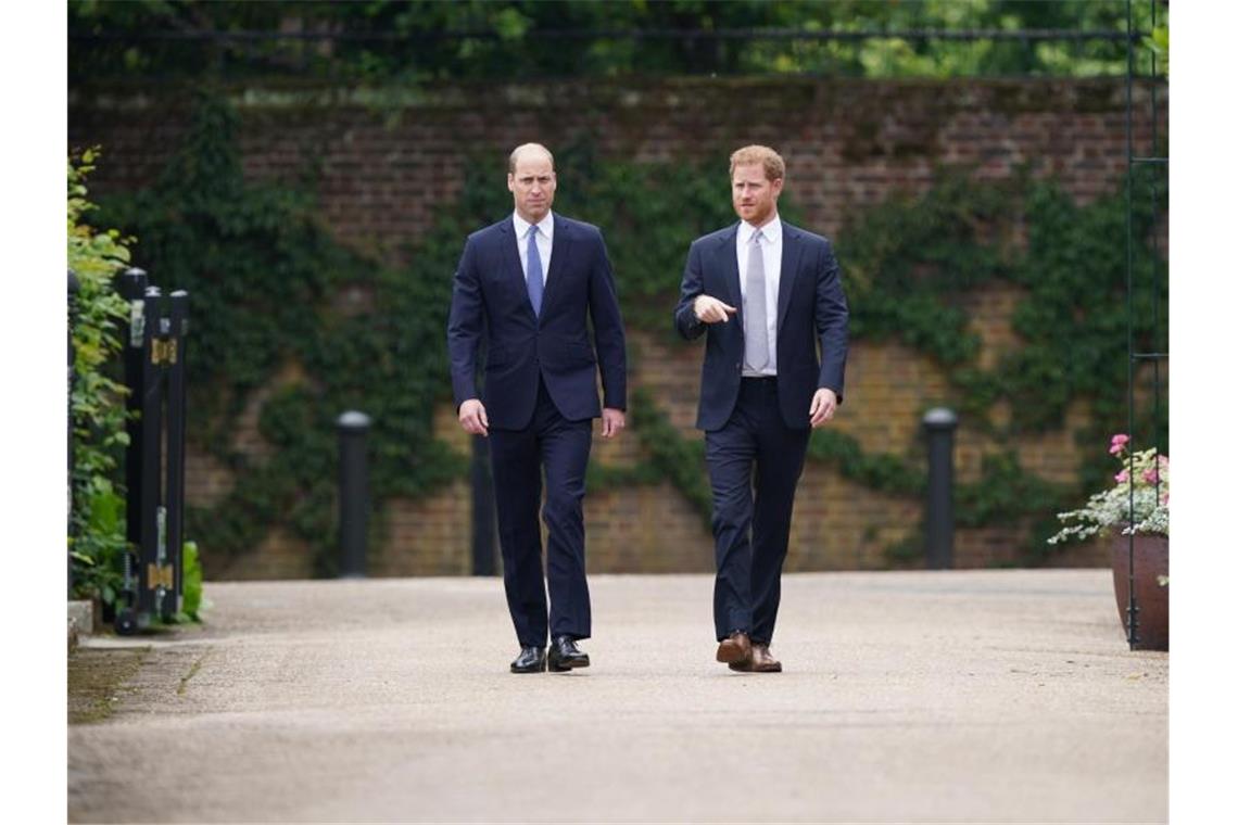 Seite an Seite: Prinz William und Prinz Harry. Foto: Yui Mok/PA Wire/dpa