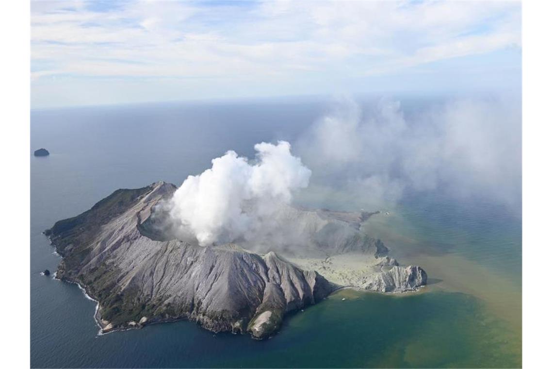 Selbst aus 50 Kilometer Entfernung war die Aschewolke noch zu sehen. Foto: George Novak/New Zealand Herald/AP/dpa