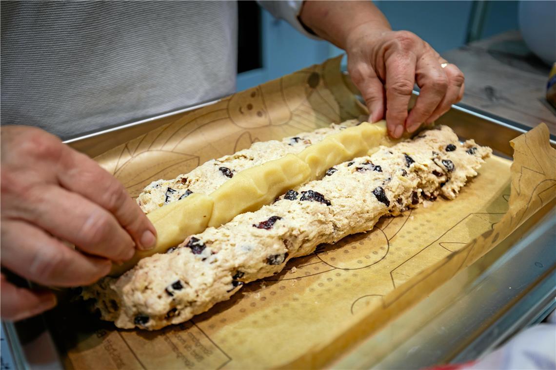 Selbst Christstollen kann man ohne tierische Produkte backen. Foto: Alexander Becher