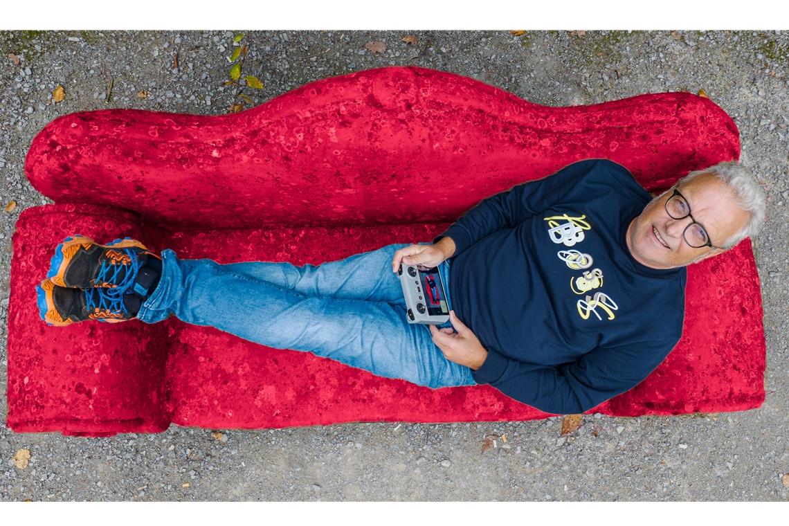 Fotograf Achim Herzog übernimmt BKZ-Instagram-Kanal Selbstporträt mit der Drohne. Auch in der Nachbearbeitung kennt Achim Herzog sich aus. Das eigentlich steinerne Kanapee bei Aspach wirkt hier gemütlich und flauschig.