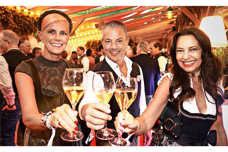 Selbstverständlich in Tracht: Gäste beim „Wasenpirsch“-Event in der Schwabenwelt.