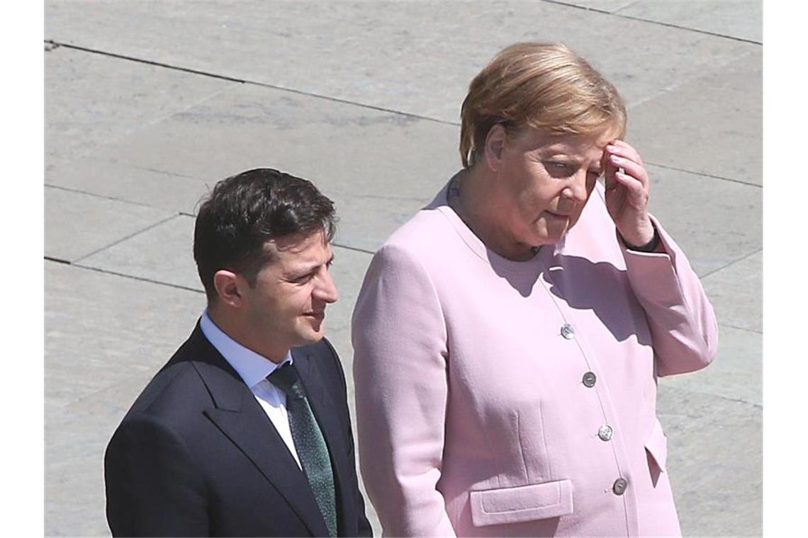 Selenskyj besucht Berlin nur einen Monat nach seiner Vereidigung. Schon vor seiner Ankunft in Deutschland forderte er via „Bild“-Zeitung, den Druck auf Russland wegen der festgefahrenen Situation in der Ostukraine zu erhöhen. Foto: Wolfgang Kumm