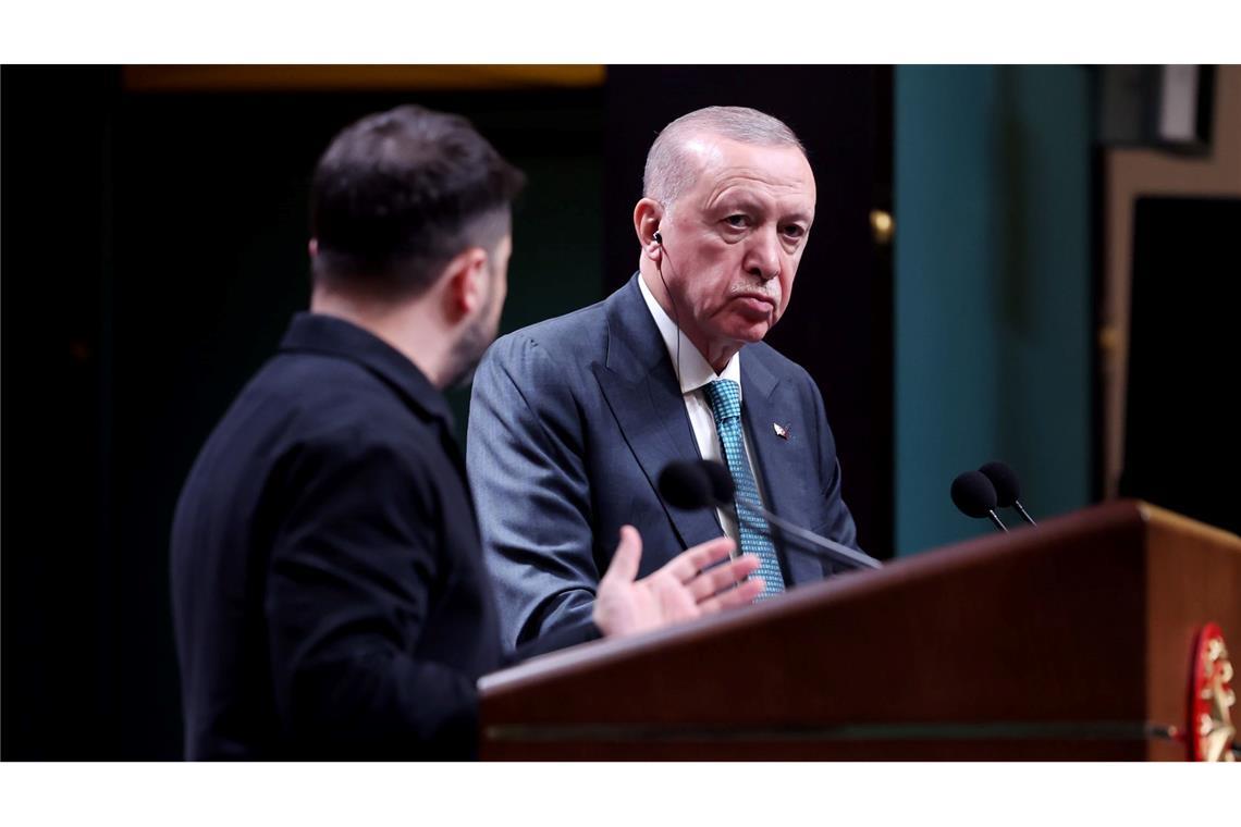 Selenskyj dankt der Türkei für ihre Vermittlerrolle, doch Hoffnungen setzt er auf US-Präsident Trump.