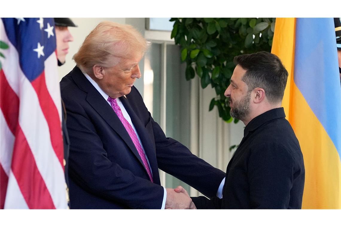 Selenskyj hoffe auf ein baldiges Gespräch mit Trump. (Archivbild)