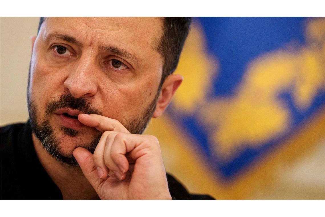 Erneut massive Angriffe auf Ukraine mit Toten und Verletzten Selenskyj kündigt an, weitere Austausche sollten folgen.