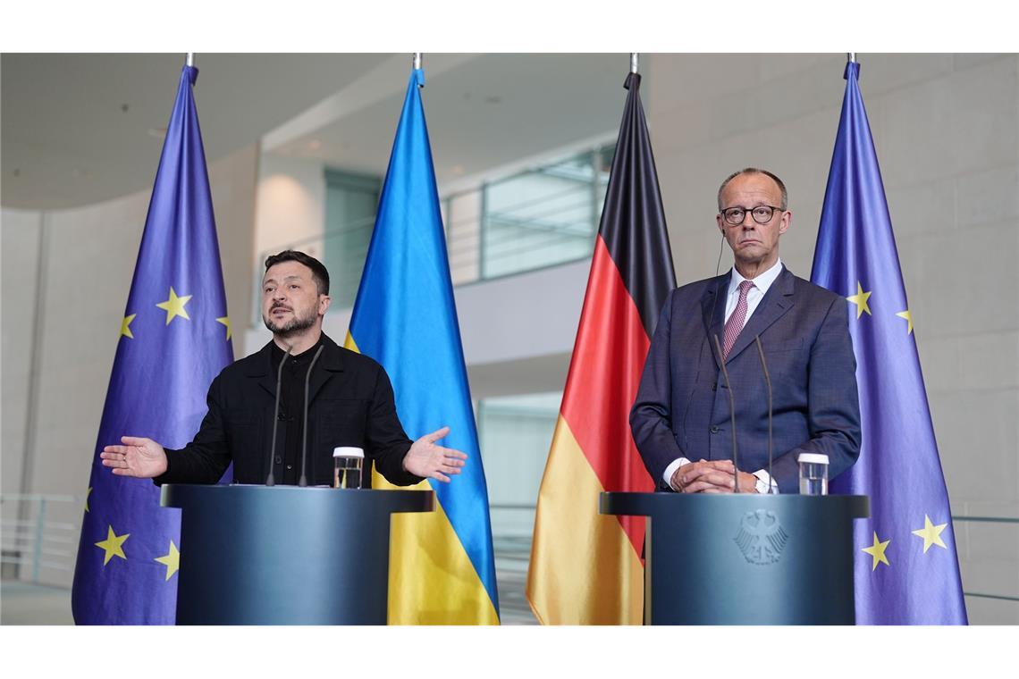 Deutsche Hilfe beim Raketenbau statt Taurus-Lieferung Selenskyj und Merz beantworten nach ihrem Gespräch im Kanzleramt Fragen bei einer Pressekonferenz.