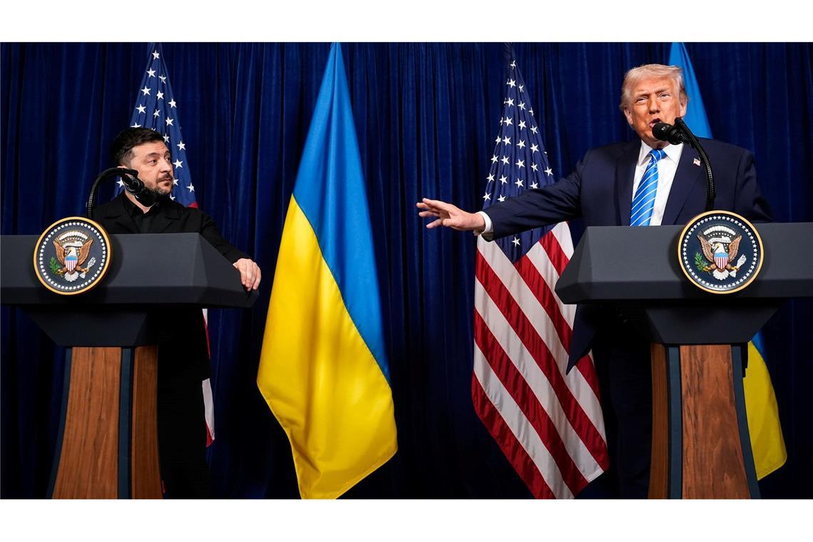 Selenskyj zeigte sich bei Pressekonferenz mit Trump sichtlich erstaunt.