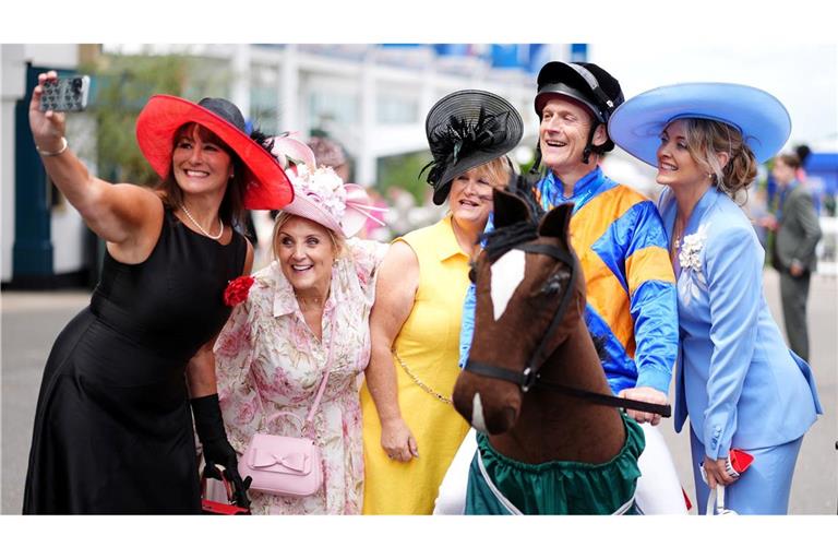 Selfie vor dem Ladies Day beim Derby-Festival in Epsom