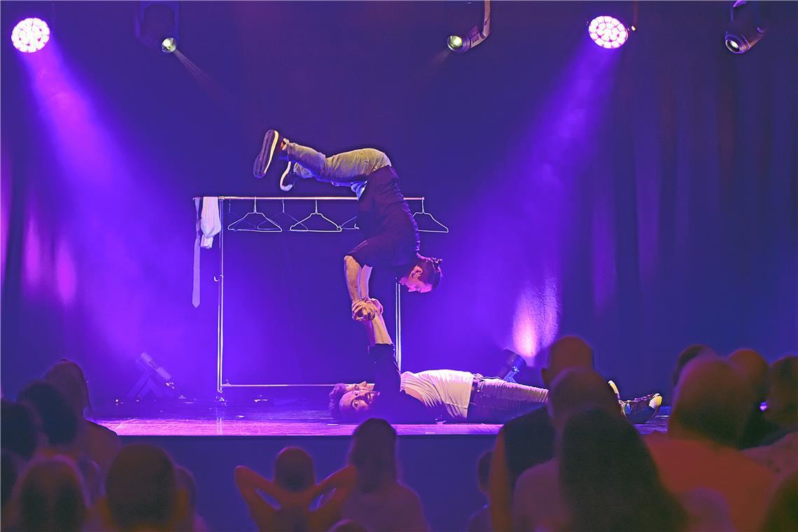 Semion Bazavlouk (vorne), und Rostyslav Hubajdulin (oben). Varieté mit der Artis...