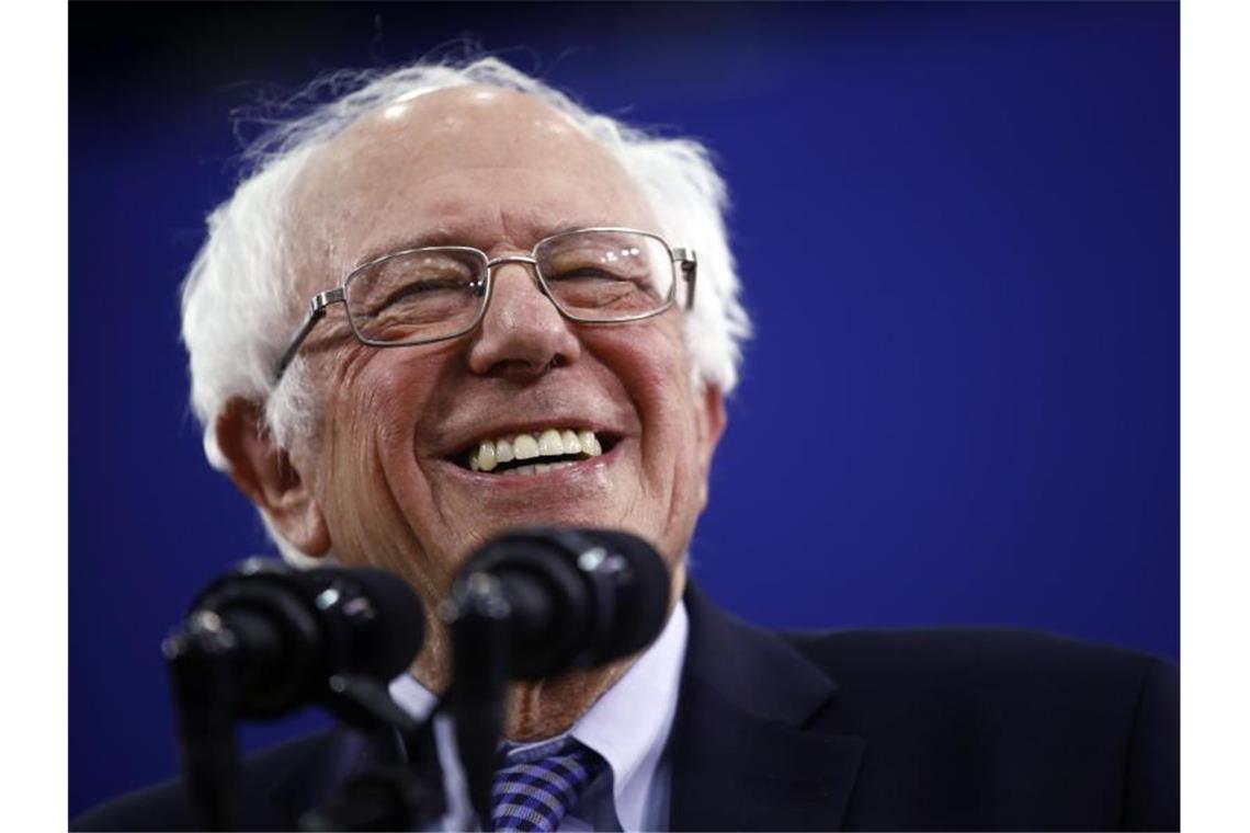 Sanders gewinnt zweite Vorwahl im US-Präsidentschaftsrennen Senator Bernie Sanders reklamiert den Sieg bei der Vorwahl für sich. Foto: Matt Rourke/AP/dpa