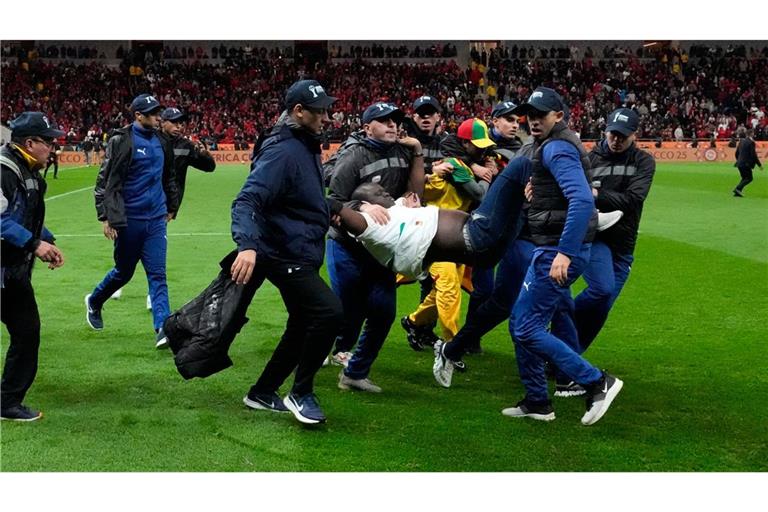 Senegalesische Fans wurden festgenommen.