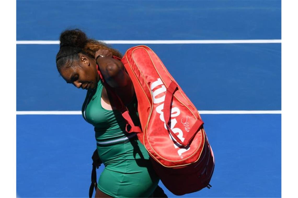 Licht aus: Kein Rekord für Serena Williams in Melbourne Serena Williams verlor das Match noch im dritten Satz. Foto: Julian Smith/AAP