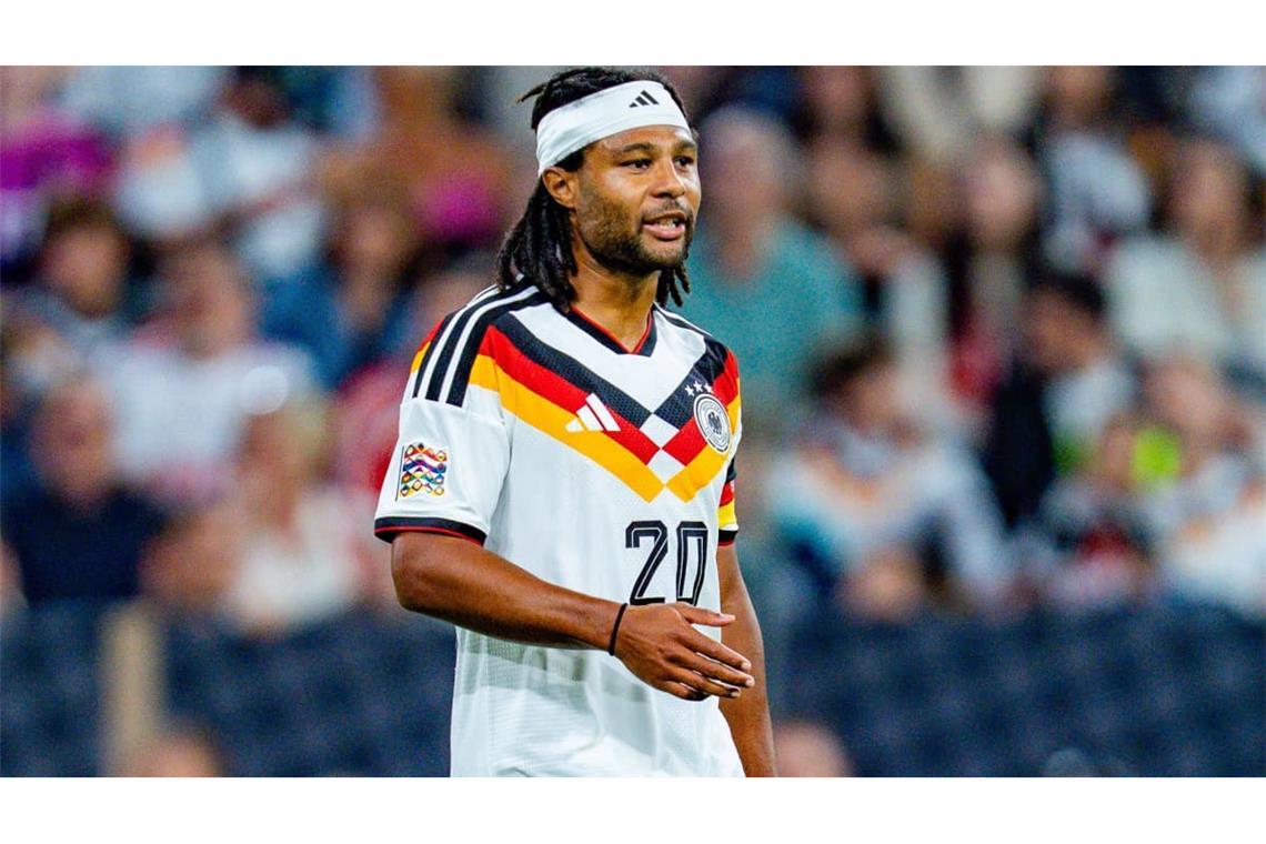 Serge Gnabry (Note 3): Führte die Nationalelf erstmals als Kapitän auf das Feld – in seinem 62. Länderspiel. Serge Gnabry blieb zunächst unauffällig, bis zu seinem ersten Antritt mit Abschluss (18.). Nach einer Grätsche wurde er von Bundestrainer Jürgen Klopp gefeiert. Kurz darauf vergab er eine Riesenchance (30.). War weiter an guten Angriffen beteiligt, auch vor der Führung durch Tom Bischof hatte der Münchner seine Füße im Spiel. Wurde zur Pause ausgewechselt, um die Belastung zu steuern.
