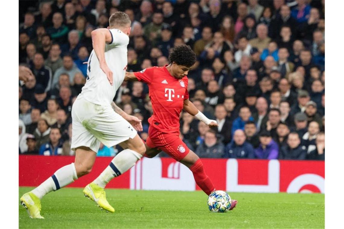 Serge Gnabry (r) traf nach der Pause gleich vierfach zum 3:1, 4:1, 5:2 und 7:2. Foto: Matthias Balk/dpa