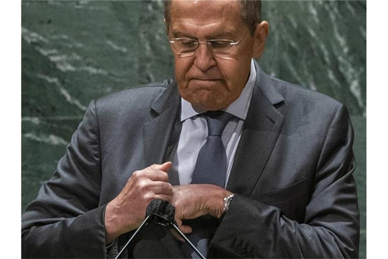 Sergej Lawrow, Außenminister von Russland, nach seiner Rede bei der 76. Sitzung der UN-Generalversammlung am Hauptsitz der Vereinten Nationen. Foto: Eduardo Munoz/Pool Reuters/dpa